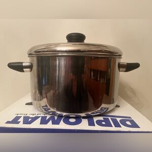 Stainless Steel Cooking Pot Dutch Oven 6 Quart with Black Handles.